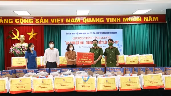 Học viện CSND tổ chức “Hành trình yêu thương” dành cho thiếu nhi dân tộc tại Phú Thọ ảnh 2