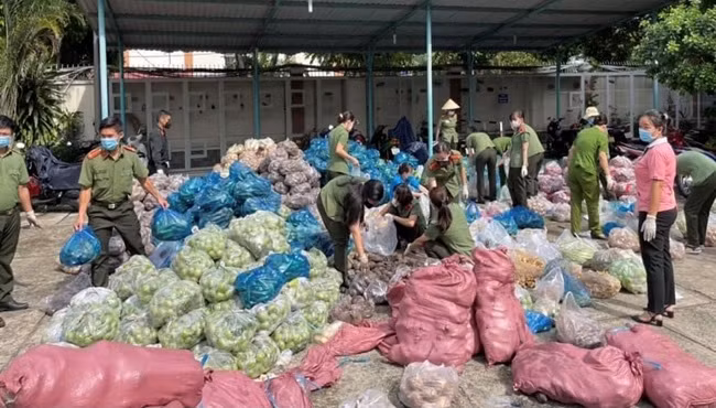 Cảnh sát khu vực với nhiều mô hình thiết thực giúp dân mùa dịch -0