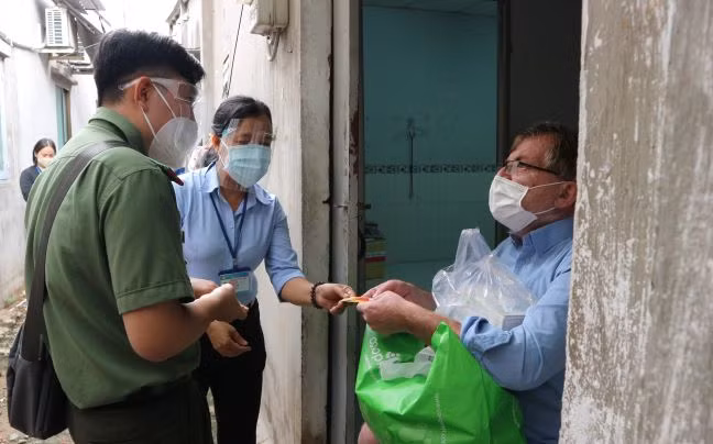 Hỗ trợ người nước ngoài gặp khó khăn do dịch COVID-19 -0