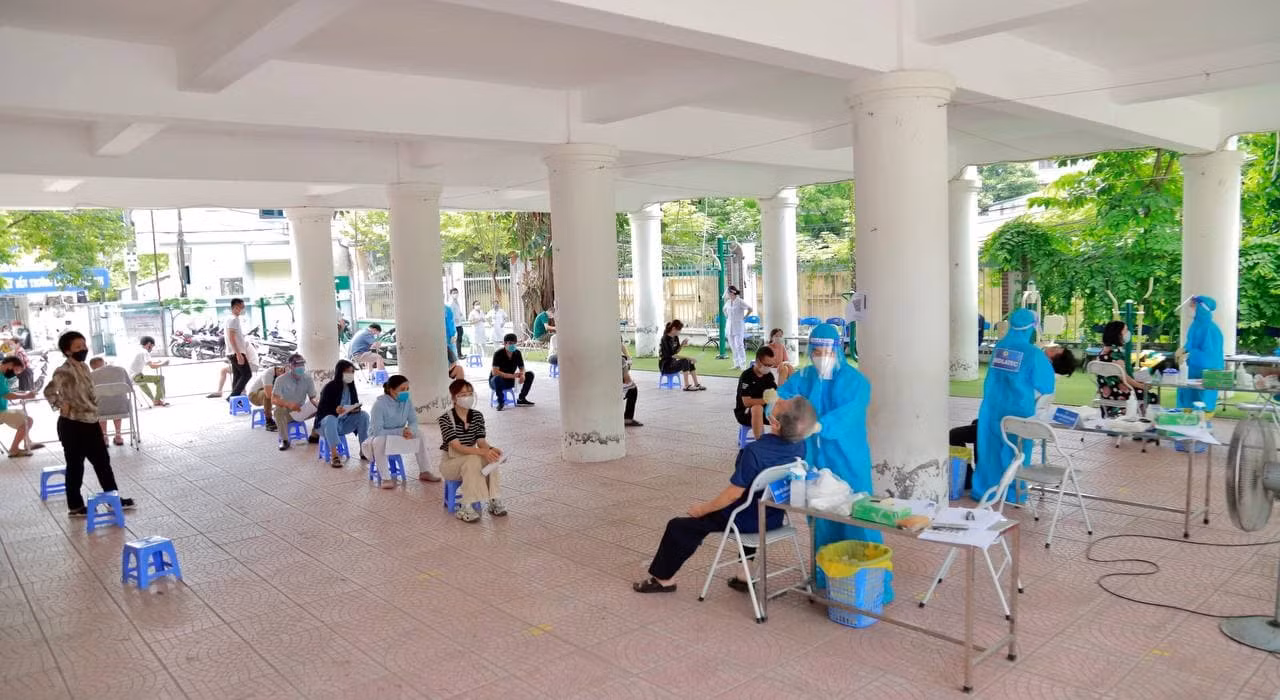 Một gia đình 4 người ở Hà Nội dương tính SARS-CoV-2 -0