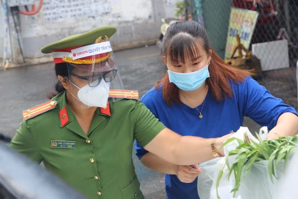 Cảnh sát khu vực với nhiều mô hình thiết thực giúp dân mùa dịch -0