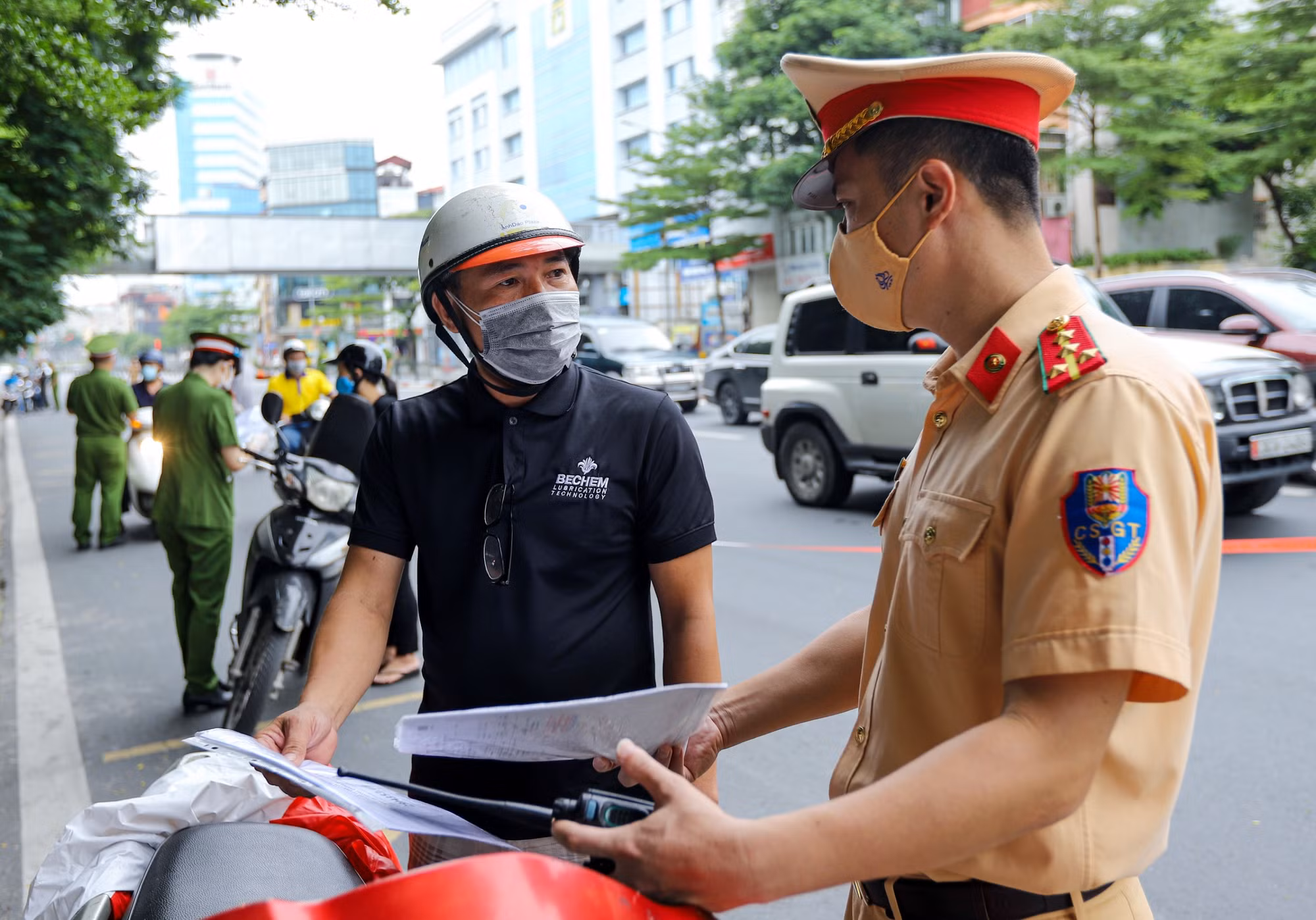 Từ ngày 6/9: Giấy đi đường ở Hà Nội được cấp ra sao? -0