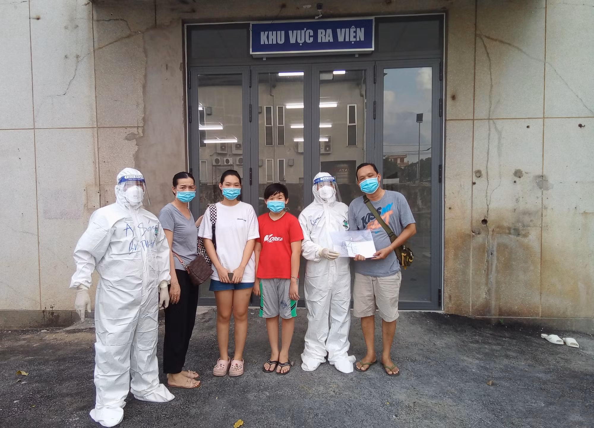 18 bệnh nhân tại TP Hồ Chí Minh mắc COVID-19 nặng kèm nhiều bệnh nền xuất viện -0