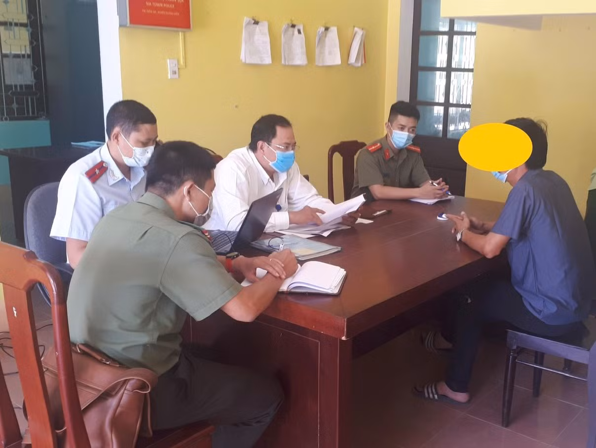 Thợ xây dựng giả mạo nhân viên Trung tâm điều hành đô thị thông minh -0