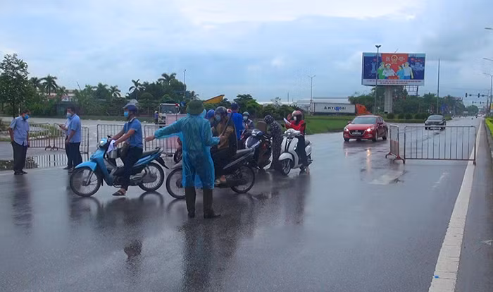 Kiểm soát chặt chẽ quy định cách ly xã hội trên địa bàn TP Thanh Hóa -1
