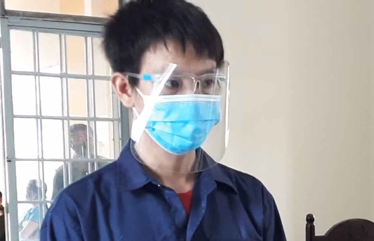 Đánh nhân viên chốt kiểm soát, bị cáo lãnh 9 tháng tù -0