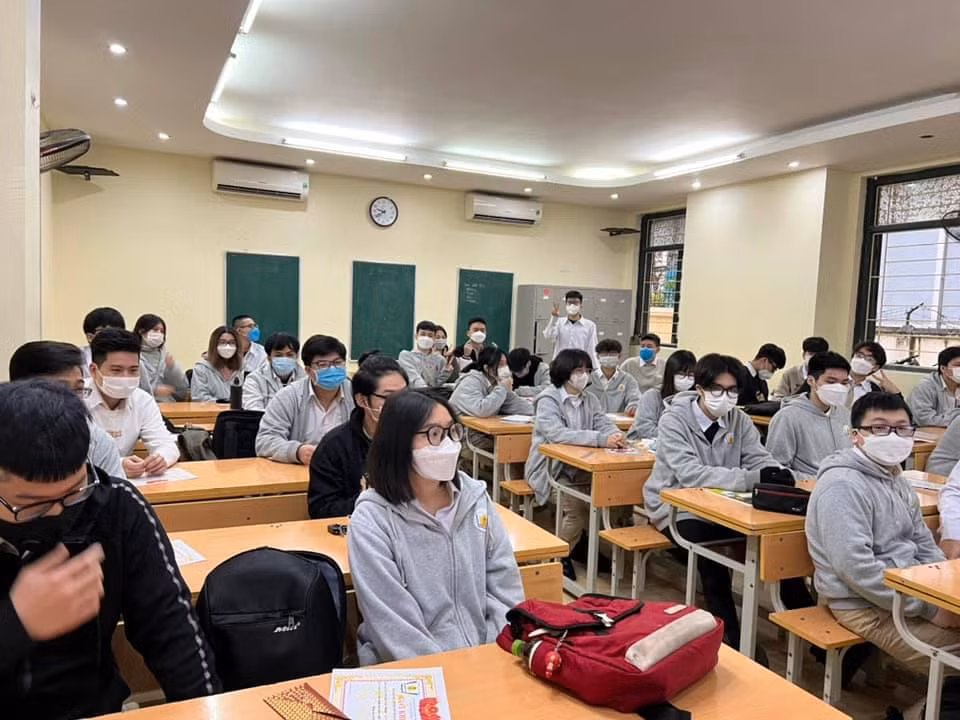 Tổ chức dạy học trực tiếp thuận lợi cho phụ huynh đưa đón, chăm sóc học sinh -0
