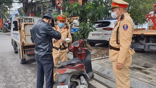 Xử lý “ma men” xuyên suốt cả năm 2022 để ngăn chặn TNGT ảnh 4