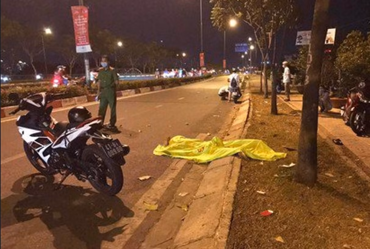 Cướp giật “rớt nài”, một nghi can ngã xe tử vong trên đường -0