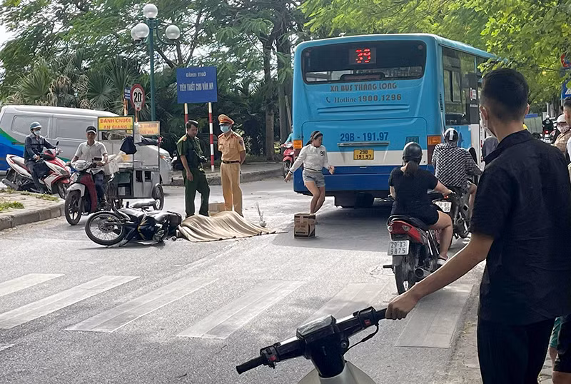 Người phụ nữ tử vong sau cú va chạm với xe buýt -0