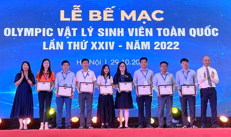 Bế mạc Olympic Vật lý sinh viên toàn quốc năm 2022 -0