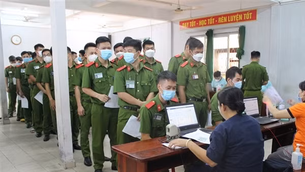 Hàng trăm y, bác sĩ tương lai tham gia hiến máu ảnh 3
