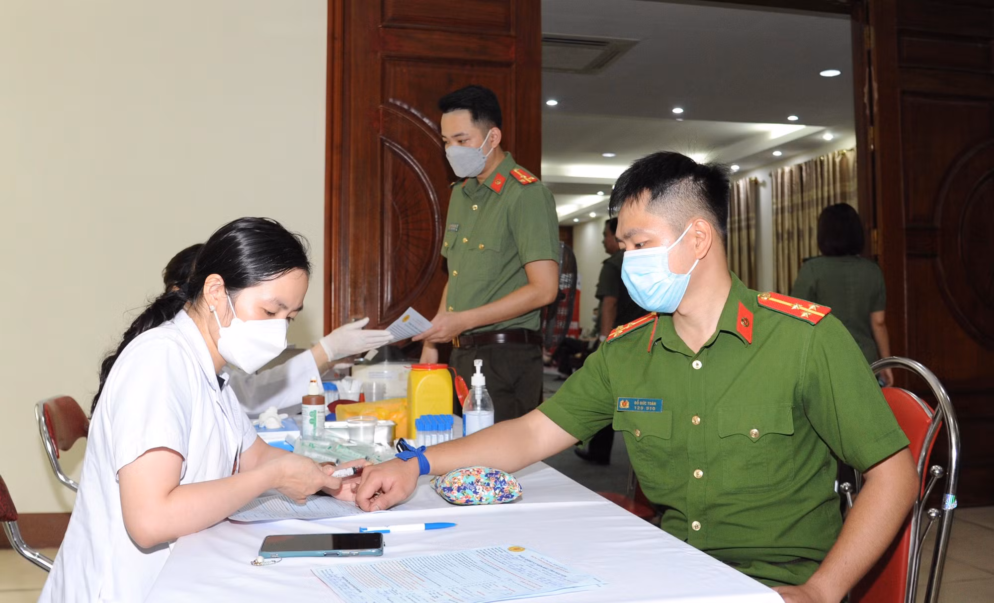 Hàng trăm y, bác sĩ tương lai tham gia hiến máu ảnh 4