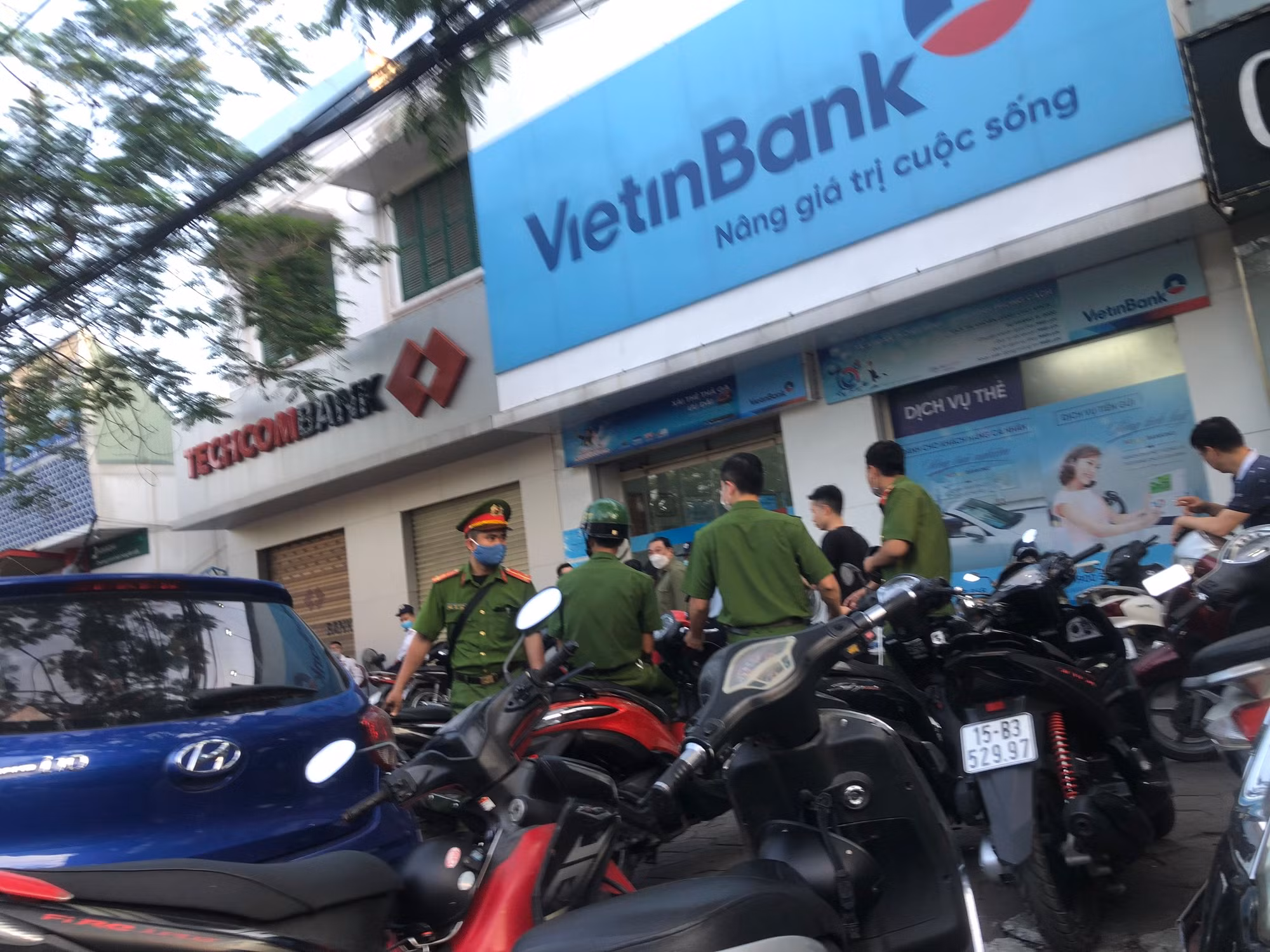 Hành trình 4 giờ truy bắt kẻ cướp ngân hàng -0