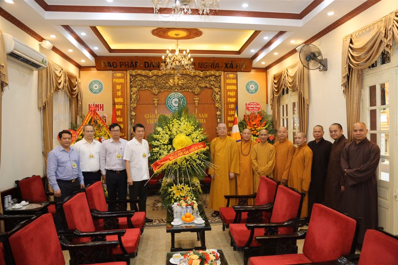 Lãnh đạo Bộ Công an chúc mừng Giáo hội Phật giáo Việt Nam nhân dịp Đại lễ Phật đản Phật lịch 2566 -0