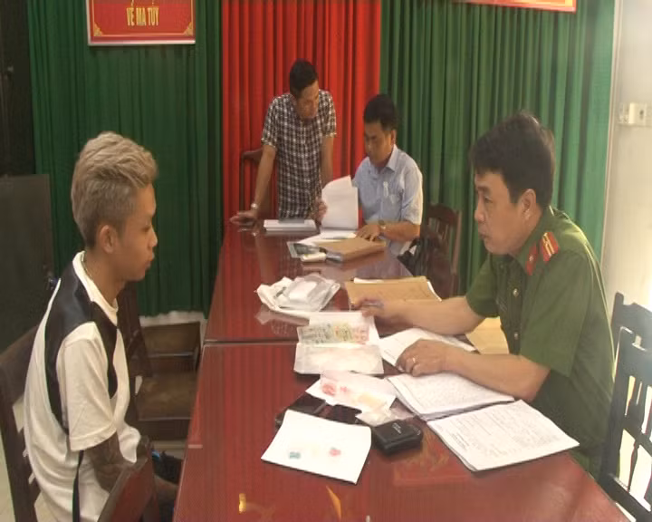 Chặt đứt đường dây chuyên cung cấp ma túy cho quán bar, karaoke -0