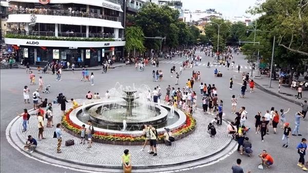 Không được mang vật nuôi, loa công suất lớn vào phố đi bộ hồ Hoàn Kiếm
