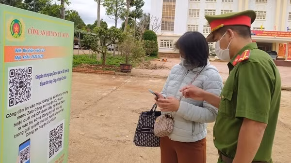 Dùng mã QR giải quyết thủ tục hành chính tại huyện Cư Kuin