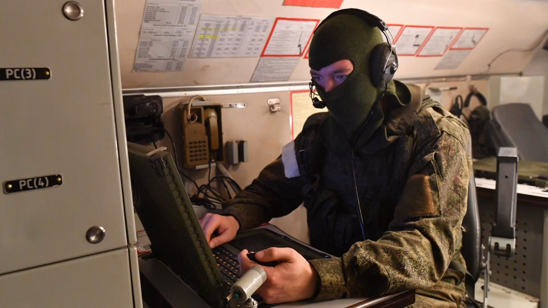 Nga hé lộ mẫu vũ khí laser bí mật đốt cháy UAV Ukraine -0