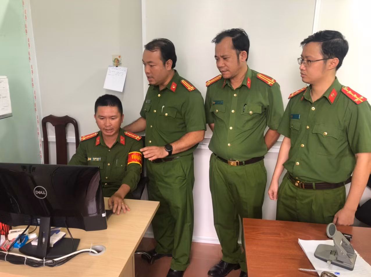 Khẩn trương triển khai phân cấp đăng ký xe tại cơ sở -0