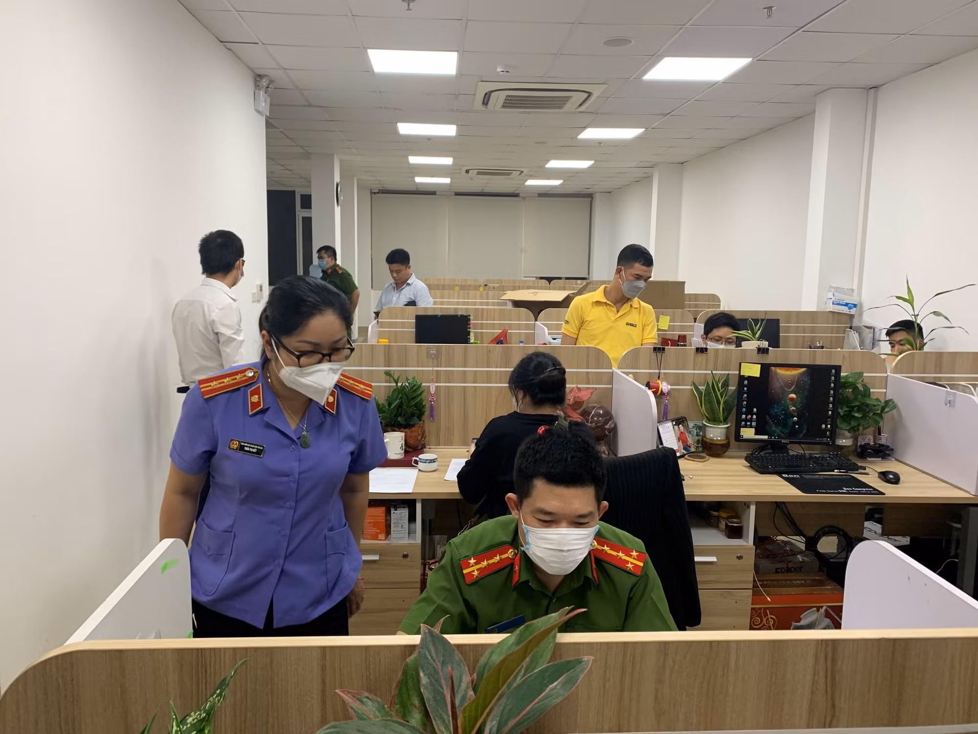 Chuyện chưa kể trong đêm khám xét Tập đoàn AIC Group -0