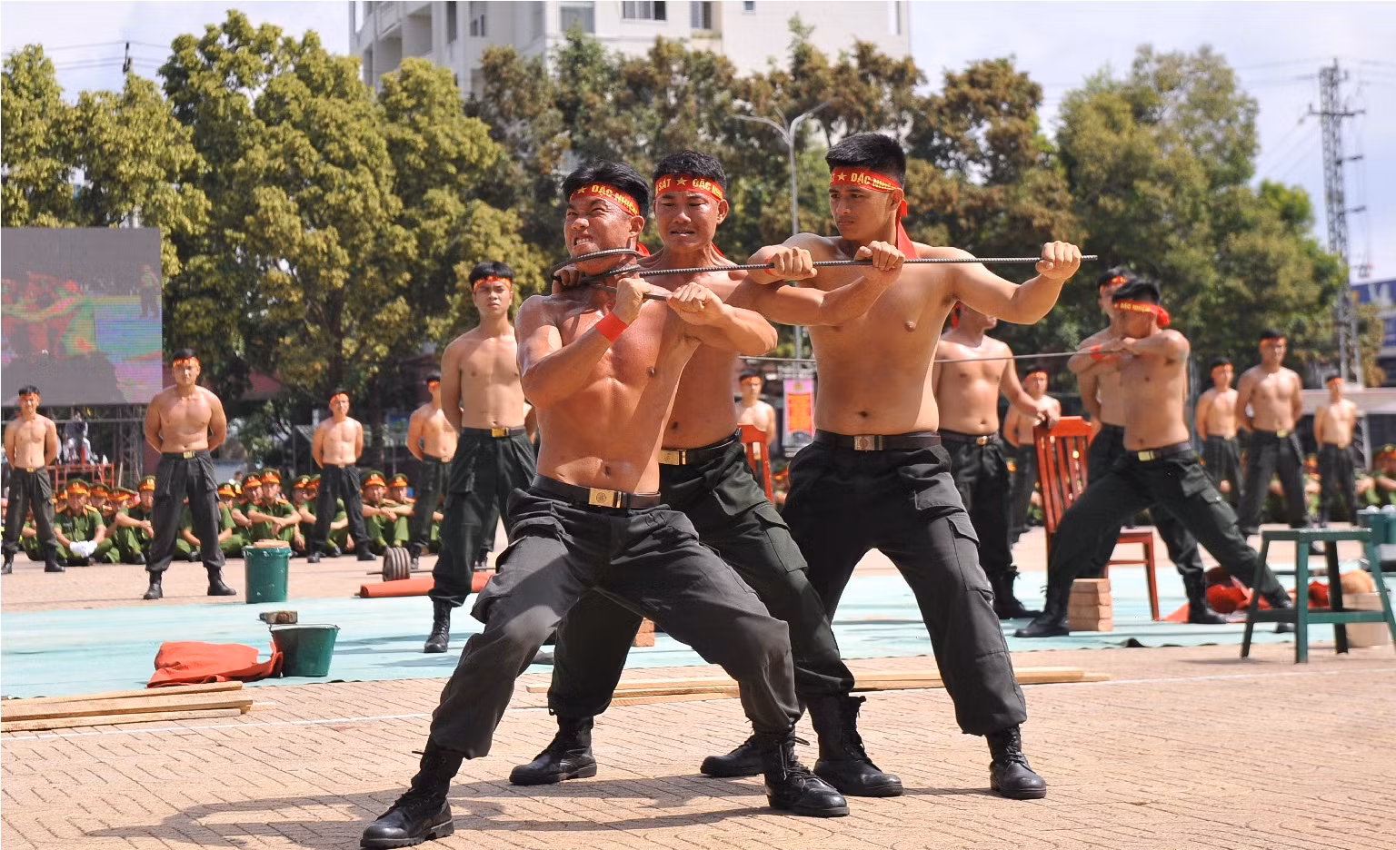 Khai mạc Hội thi điều lệnh, bắn súng, võ thuật CAND -1