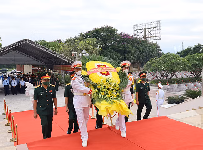  An táng 17 hài cốt liệt sỹ hy sinh trên nước bạn Lào -0