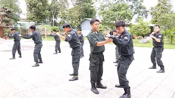 Người chỉ huy luôn tận tụy với công việc