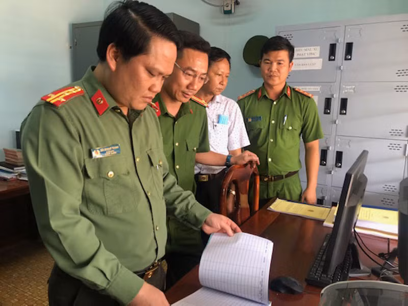 Kiểm tra việc triển khai phân cấp đăng ký xe tại địa bàn cơ sở -1