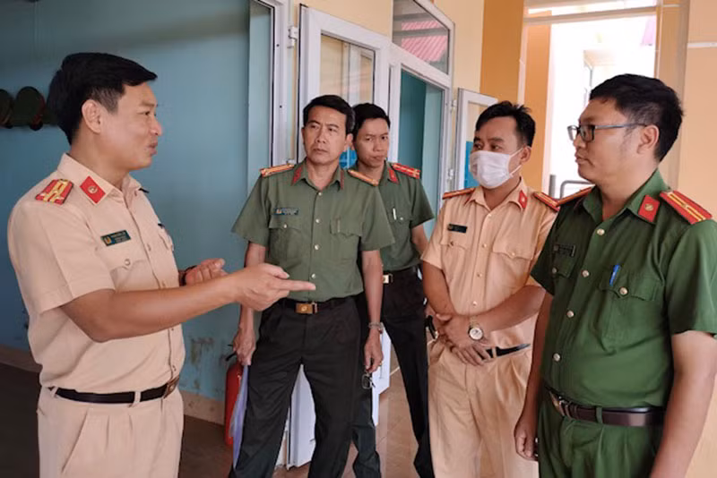 Kiểm tra việc triển khai phân cấp đăng ký xe tại địa bàn cơ sở -0