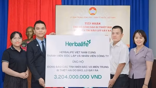 Herbalife Việt Nam ủng hộ đồng bào bị bão lụt hơn 3,2 tỷ đồng