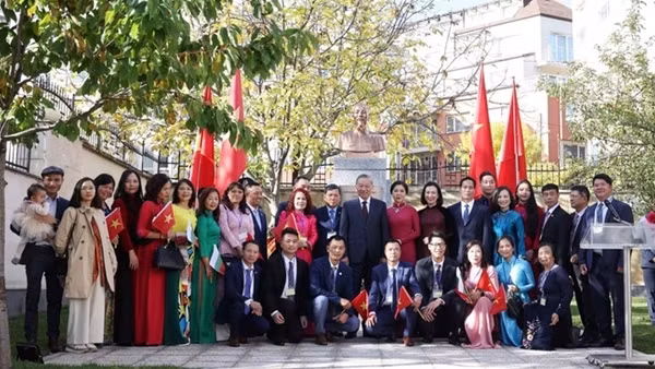 Tổng Bí thư Tô Lâm dự khánh thành Tượng Chủ tịch Hồ Chí Minh tại Bulgaria