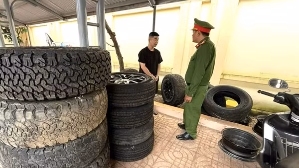 Tài xế khai nhận trộm nhiều lốp xe bán tải để ven đường rồi đem bán