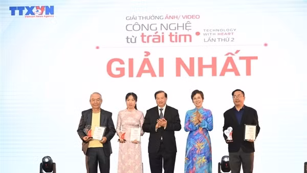 Vinh danh 32 tác phẩm xuất sắc đoạt Giải thưởng 'Công nghệ từ trái tim' lần thứ 2
