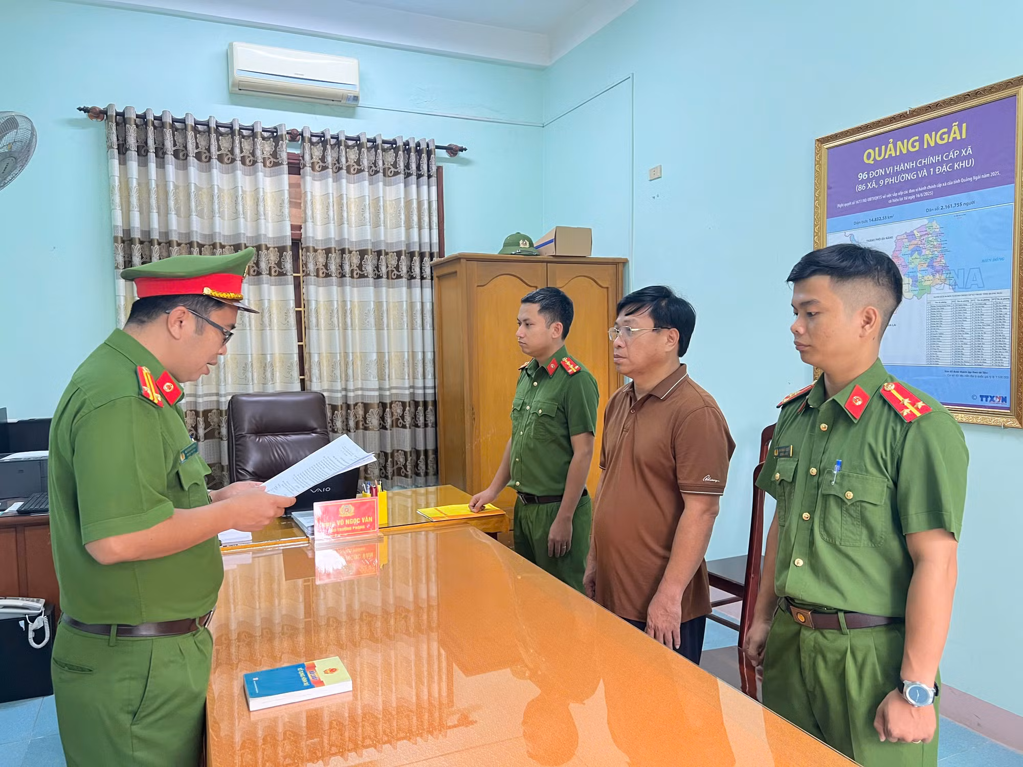 Quảng Ngãi: Đổ gần 120 nghìn kg chất thải gây ô nhiễm môi trường, nguyên Giám đốc Cty TNHH bị khởi tố -0
