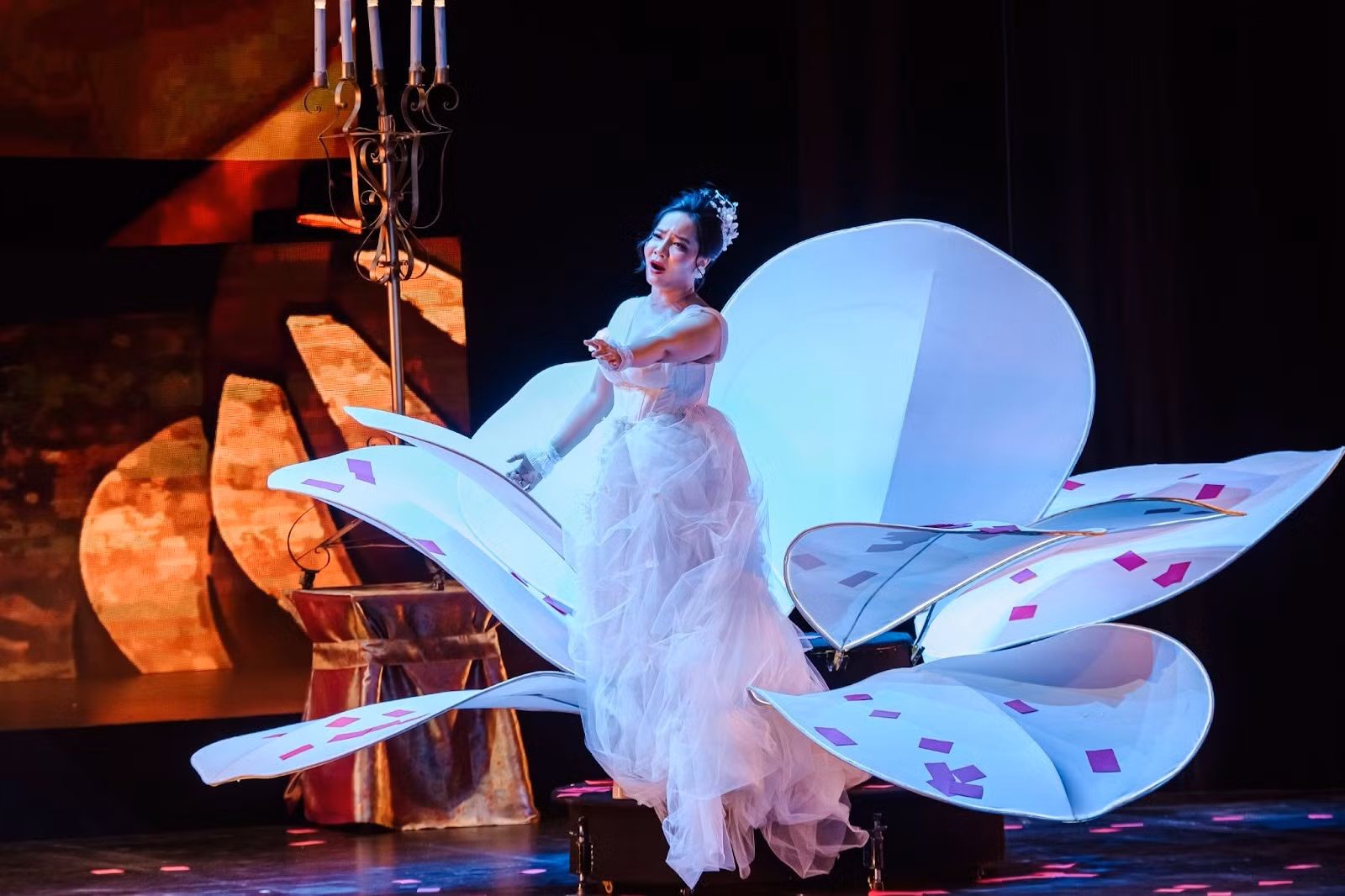 Khán giả Thủ đô “hòa mình” vào dòng chảy cảm xúc mãnh liệt của La Traviata -3