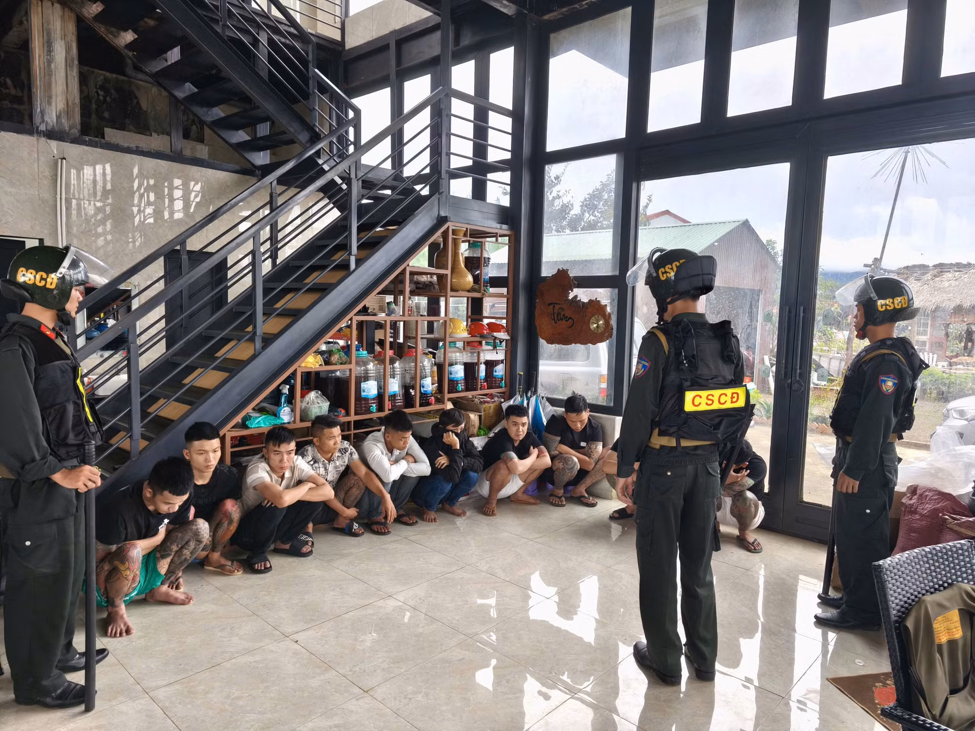 Quảng Ngãi: Triệt xóa tiệc sinh nhật ma túy 28 đối trong homestay -0
