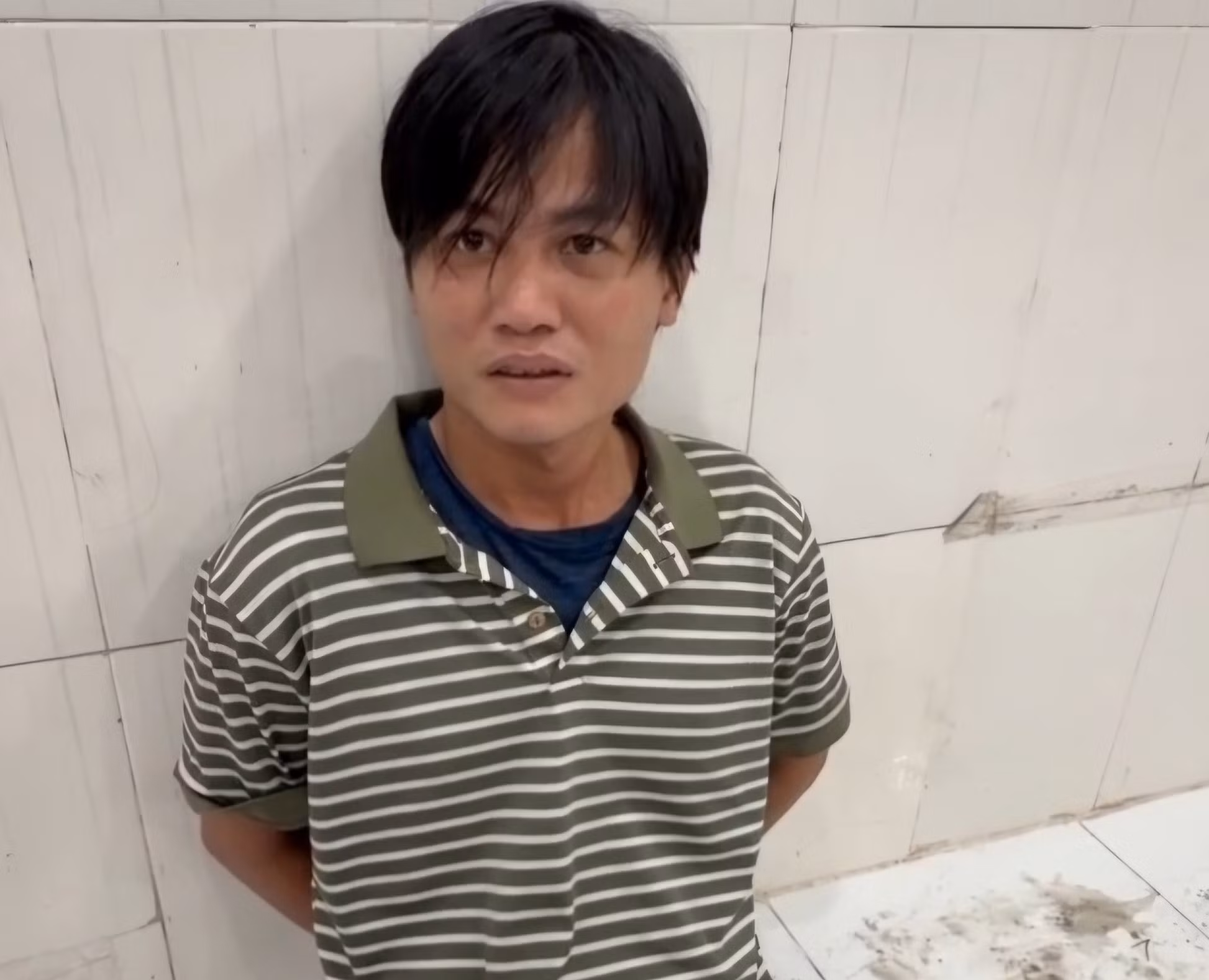 Truy xét, bắt nhanh đối tượng dùng súng giả cướp tài sản tại chợ Bình Điền -1