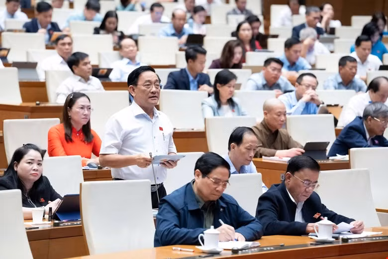 Đề xuất tăng lương để công chức không bị nặng gánh 