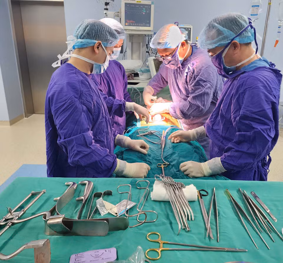 Cô gái phát hiện mình là đàn ông sau 21 năm -0