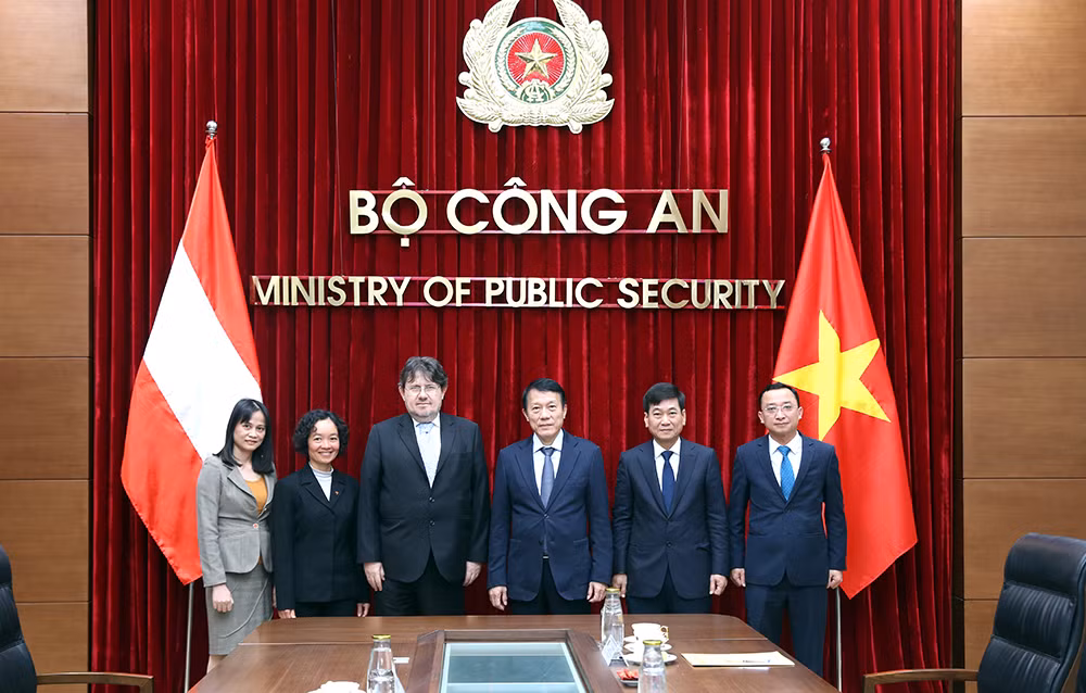 Đẩy mạnh hơn nữa hợp tác trong lĩnh vực thực thi pháp luật với Cộng hòa Austria -0