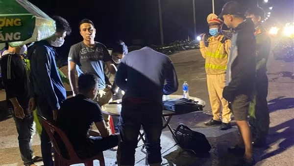 Ba đối tượng cất giấu ma túy trong xe ô tô để sử dụng trong hành trình đi chơi
