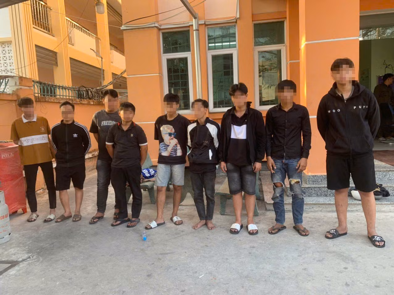 Bài 1: Đấu tranh quyết liệt với trộm, cướp và các băng nhóm côn đồ -0