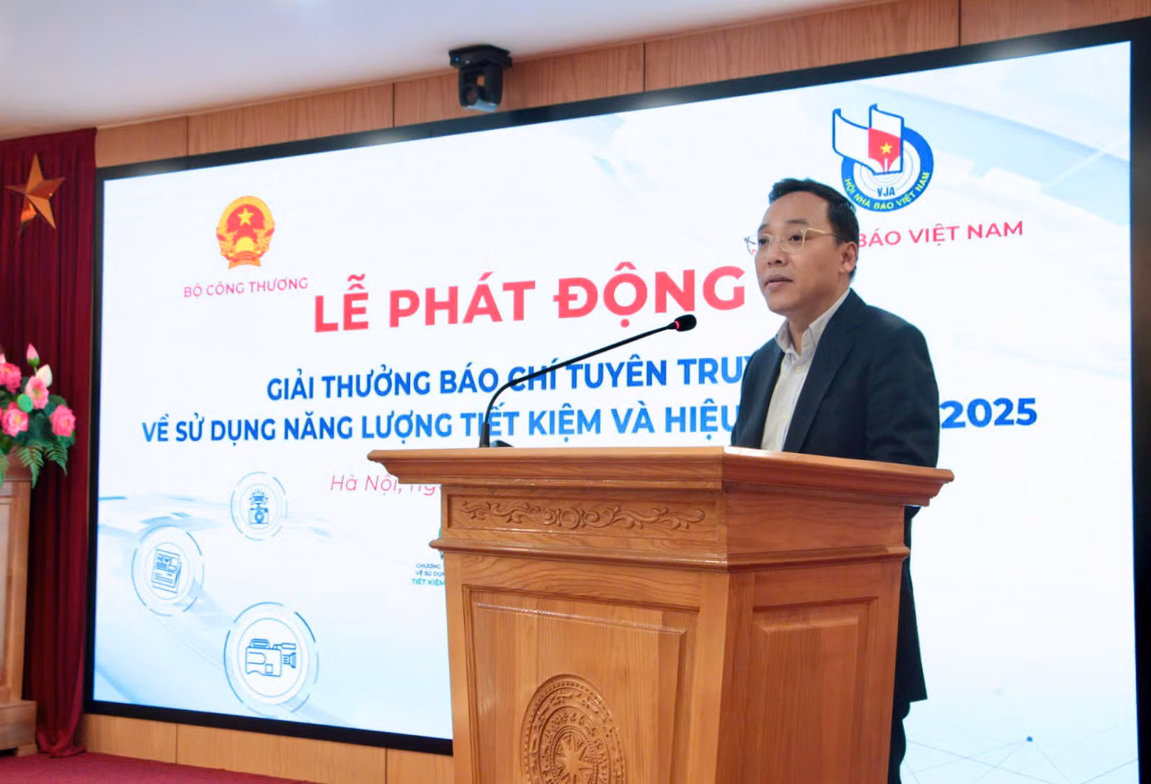 Phát động giải báo chí tuyên truyền sử dụng năng lượng tiết kiệm và hiệu quả -0