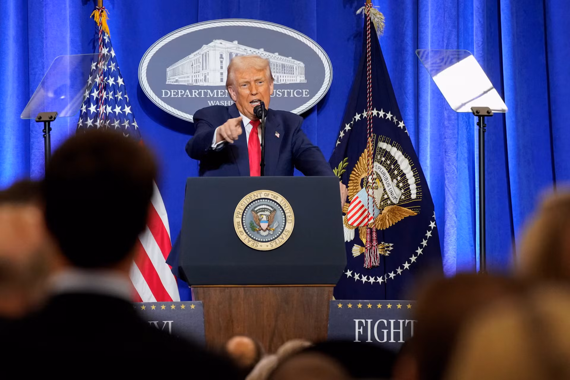 Ông Trump nói sẽ gọi điện cho ông Putin vào ngày 18/3 -0