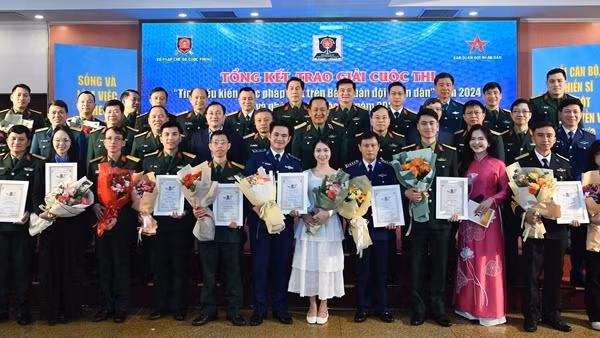 Trao giải Cuộc thi “Tìm hiểu kiến thức pháp luật trên Báo Quân đội nhân dân”