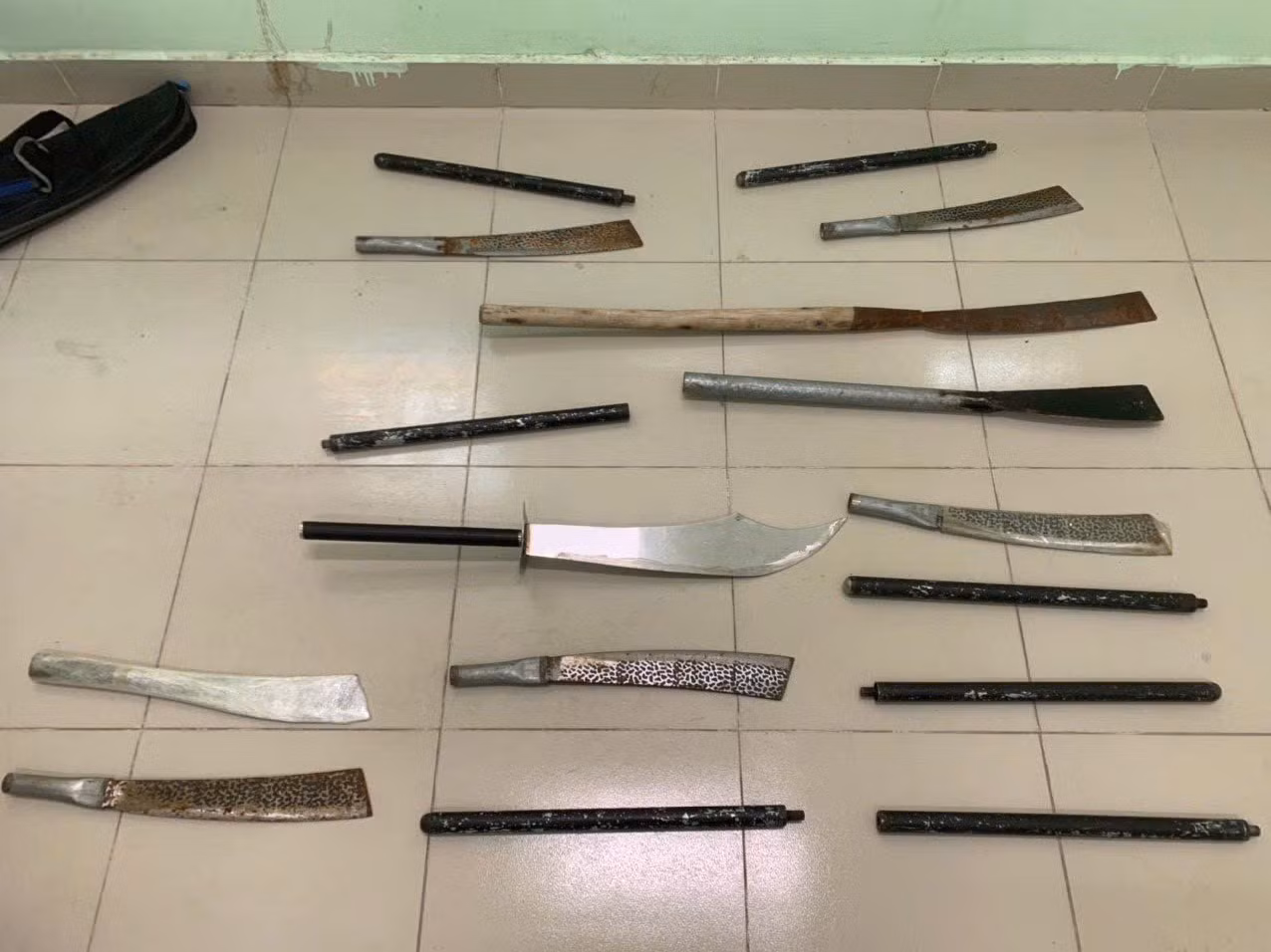 Bài 1: Đấu tranh quyết liệt với trộm, cướp và các băng nhóm côn đồ -0