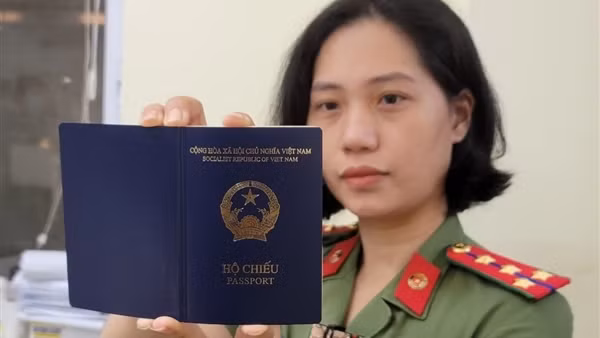 Bộ Công an sẽ in thông tin "Nơi sinh" vào mục bị chú của hộ chiếu phổ thông từ 15/9/2022