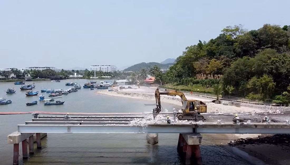 Chủ tịch tỉnh Khánh Hòa yêu cầu khắc phục sai phạm khi tháo dỡ cầu Xóm Bóng -0