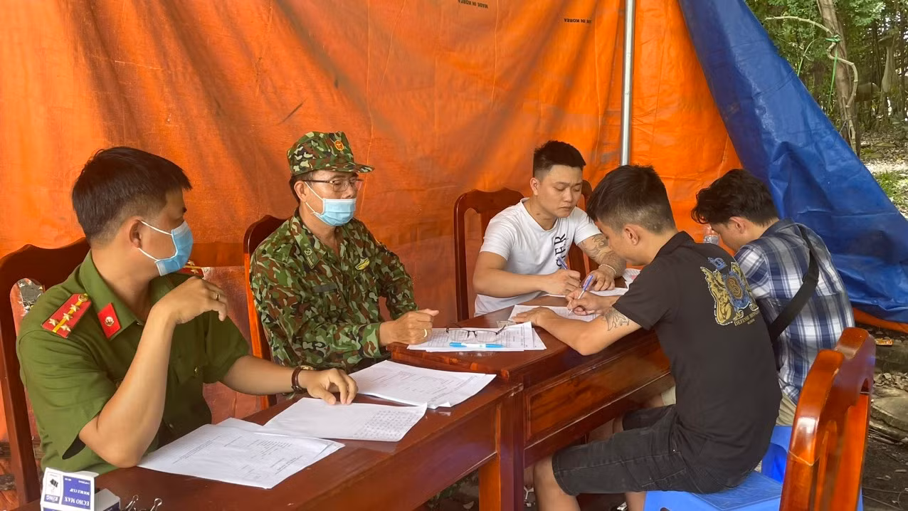 Nhiều lao động hám “việc nhẹ, lương cao” ở Campuchia đã trở về nước -0